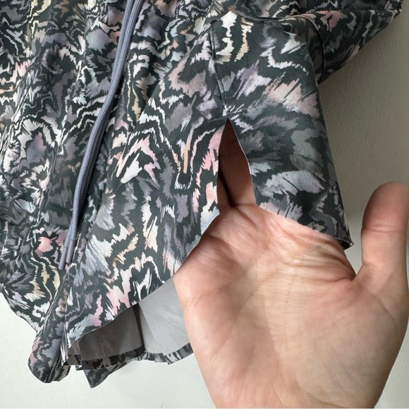 Athleta Crossroads Shorts in Sumo Marble - Picture 3 of 9